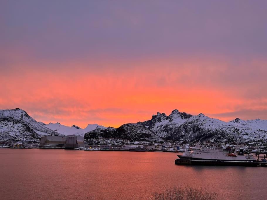 Sentrumsnaer Leilighet Med Utsikt Svolvær Exterior foto