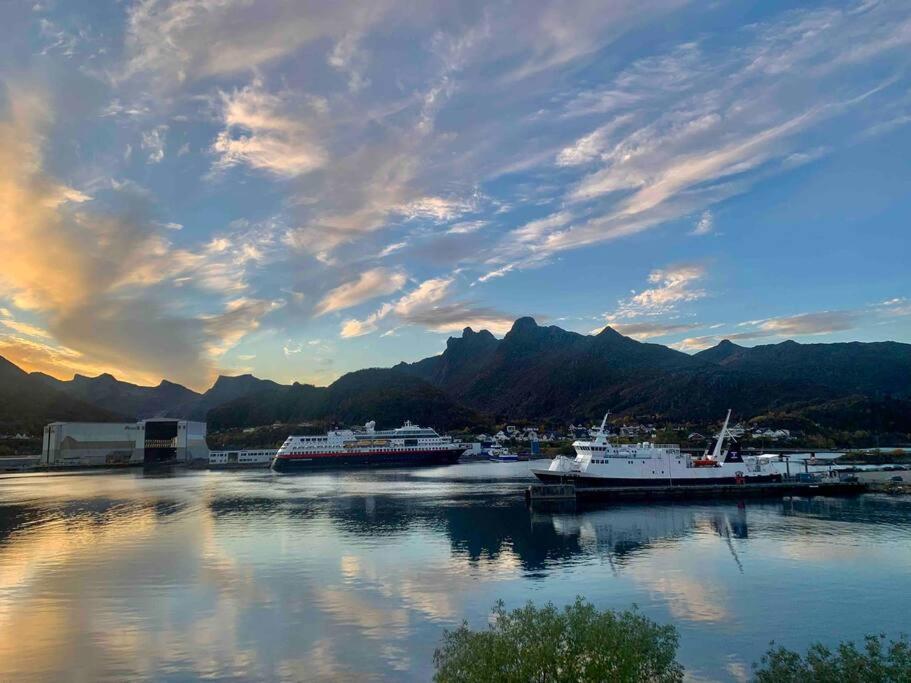 Sentrumsnaer Leilighet Med Utsikt Svolvær Exterior foto